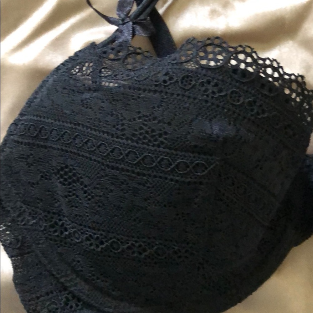 Lacy bra - Picture 2 of 5